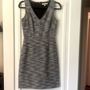 Like new Banana Republic sleeveless Black/white tweed fitted dress. Fully lined